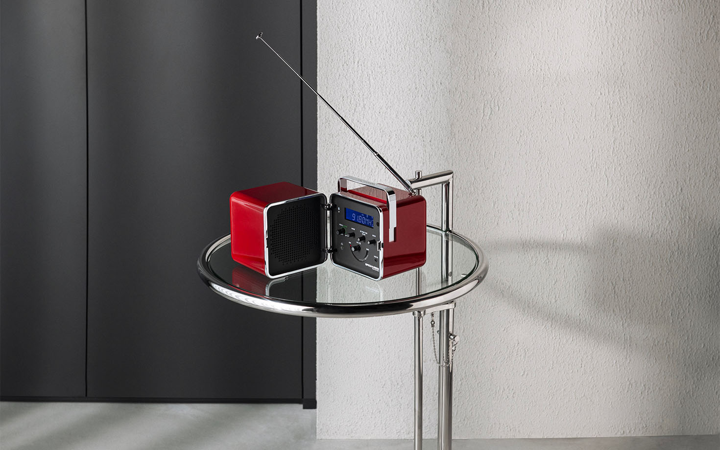 radio cubo rosso ambientate1