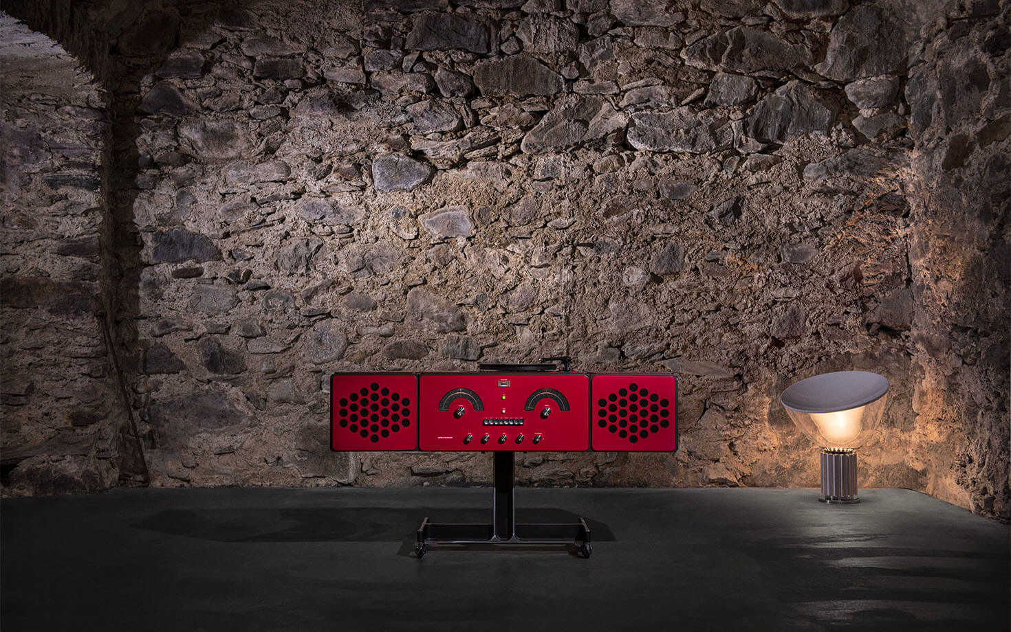 radiofonografo rosso ambientate1