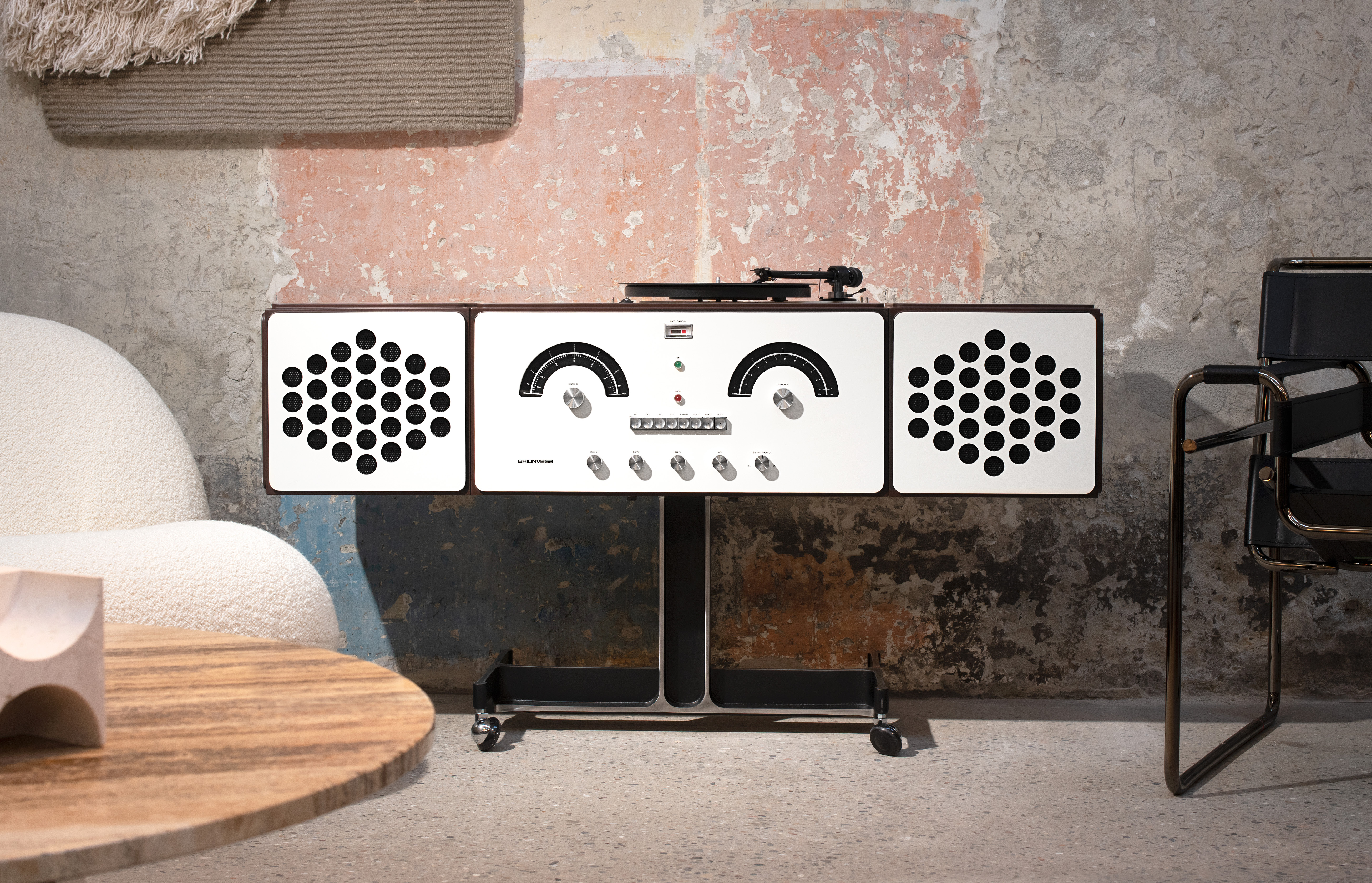 タイムレスなデザイン：Brionvegaのアートプロダクトがミラノデザインウィーク2025に登場